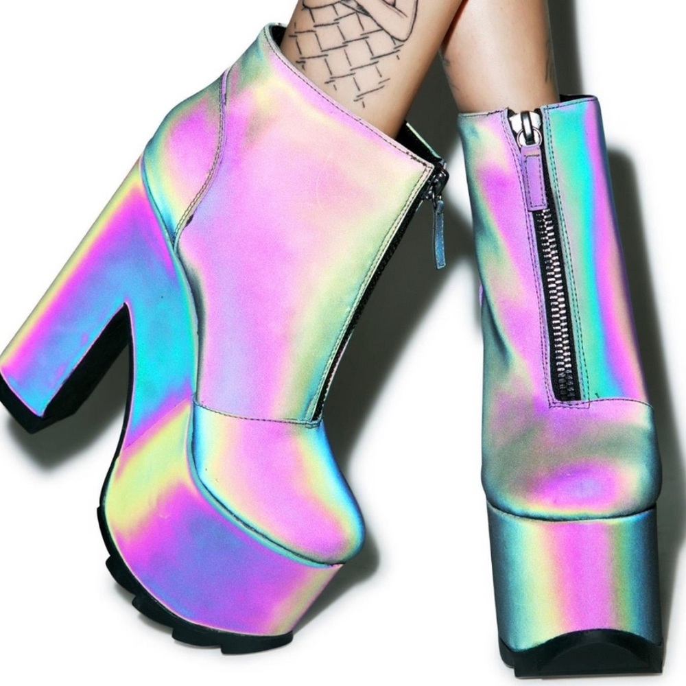 YRU NIGHTMARE REFLECTIVE PLATFORM HEELS NWOT